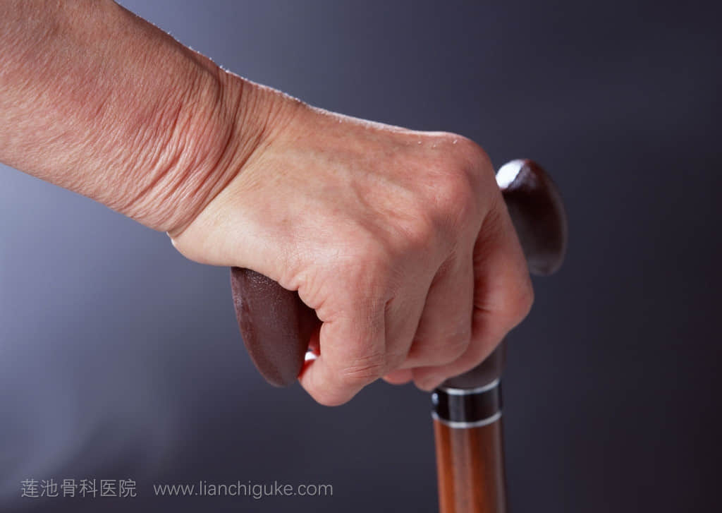 股骨頭壞死患者堅持拄拐的重要性你都知道嗎?