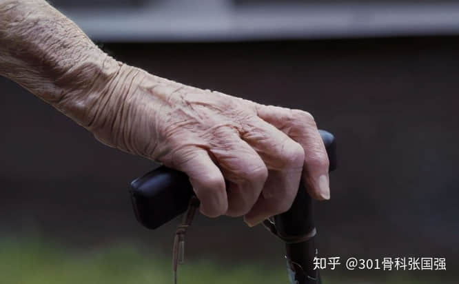 年齡「越大」，膝關(guān)節(jié)置換手術(shù)風(fēng)險「越高」嗎？